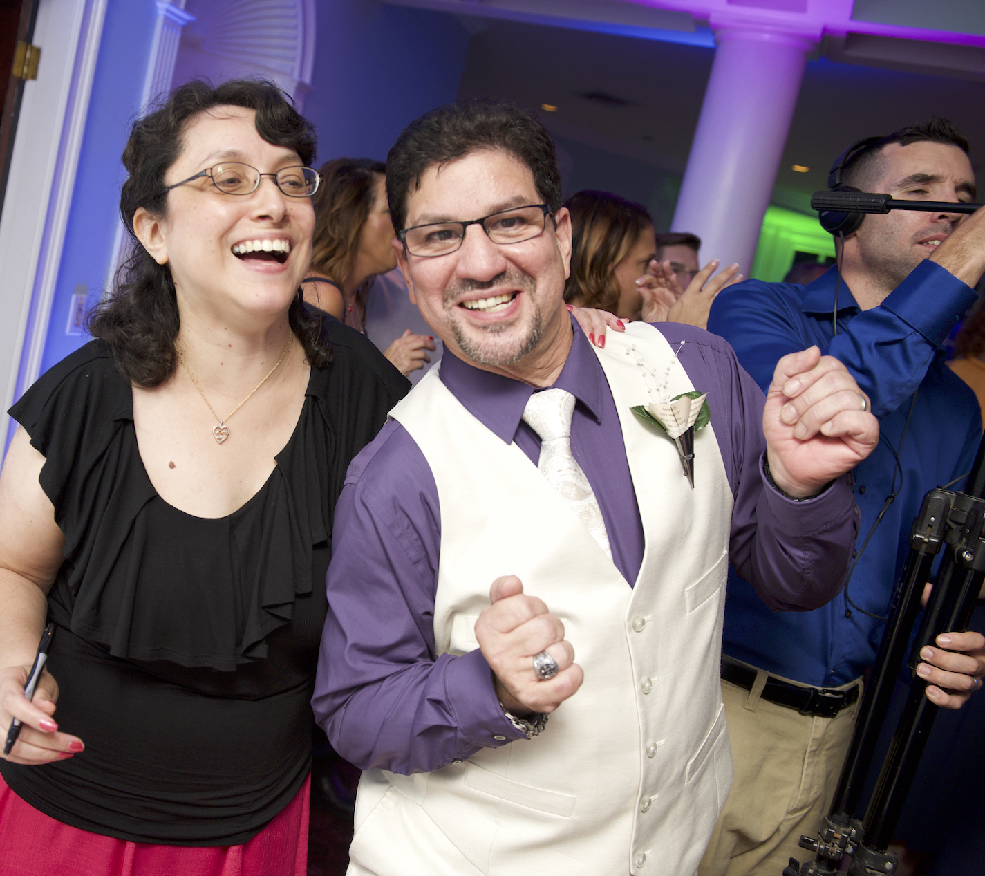 CT Latin DJ Roberto Velez bilingual DJ MC Lyrical Lens Events Connecticut